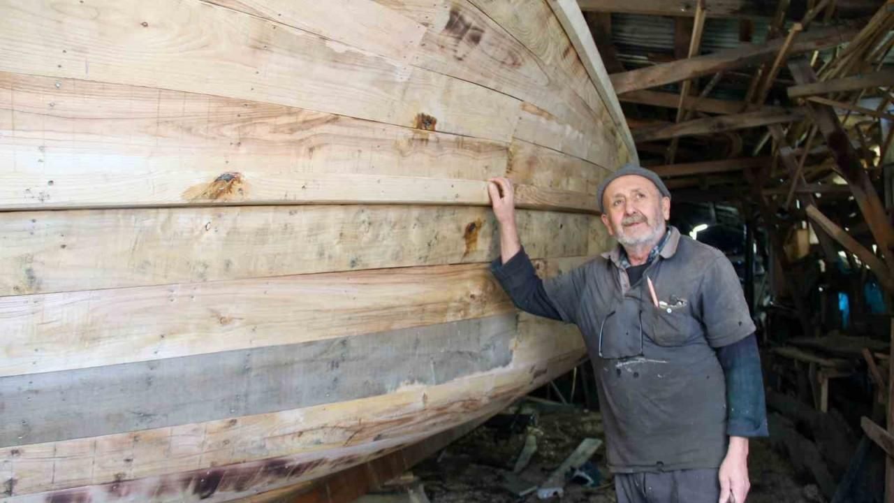 Merak ederek başladı, 50 yıldır tekne yapıyor