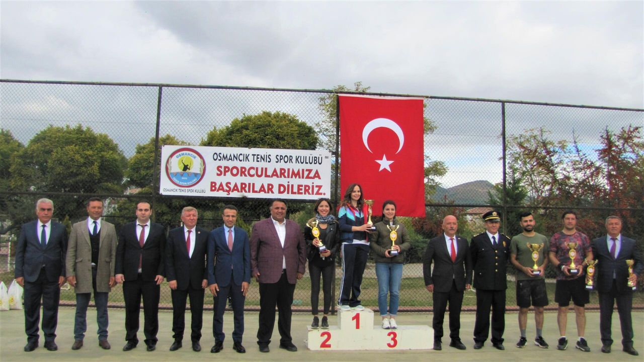 Cumhuriyet tenis turnuvası ödülleri verildi