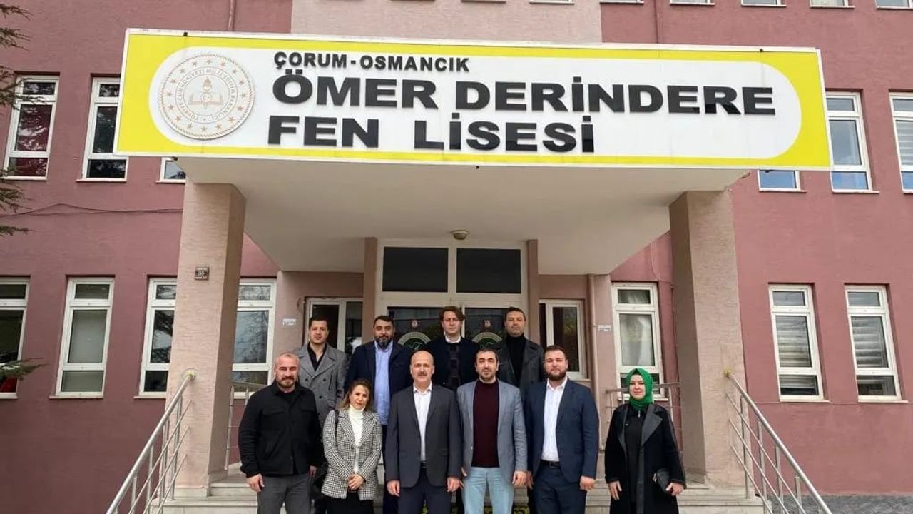 AK Parti Teşkilatından Türkiye Şampiyonu Okula Ziyaret