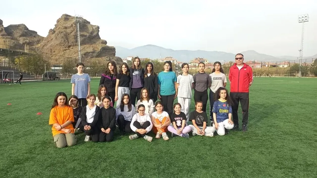 Osmancık'ta bir ilk: Kız futbol takımı kuruldu!