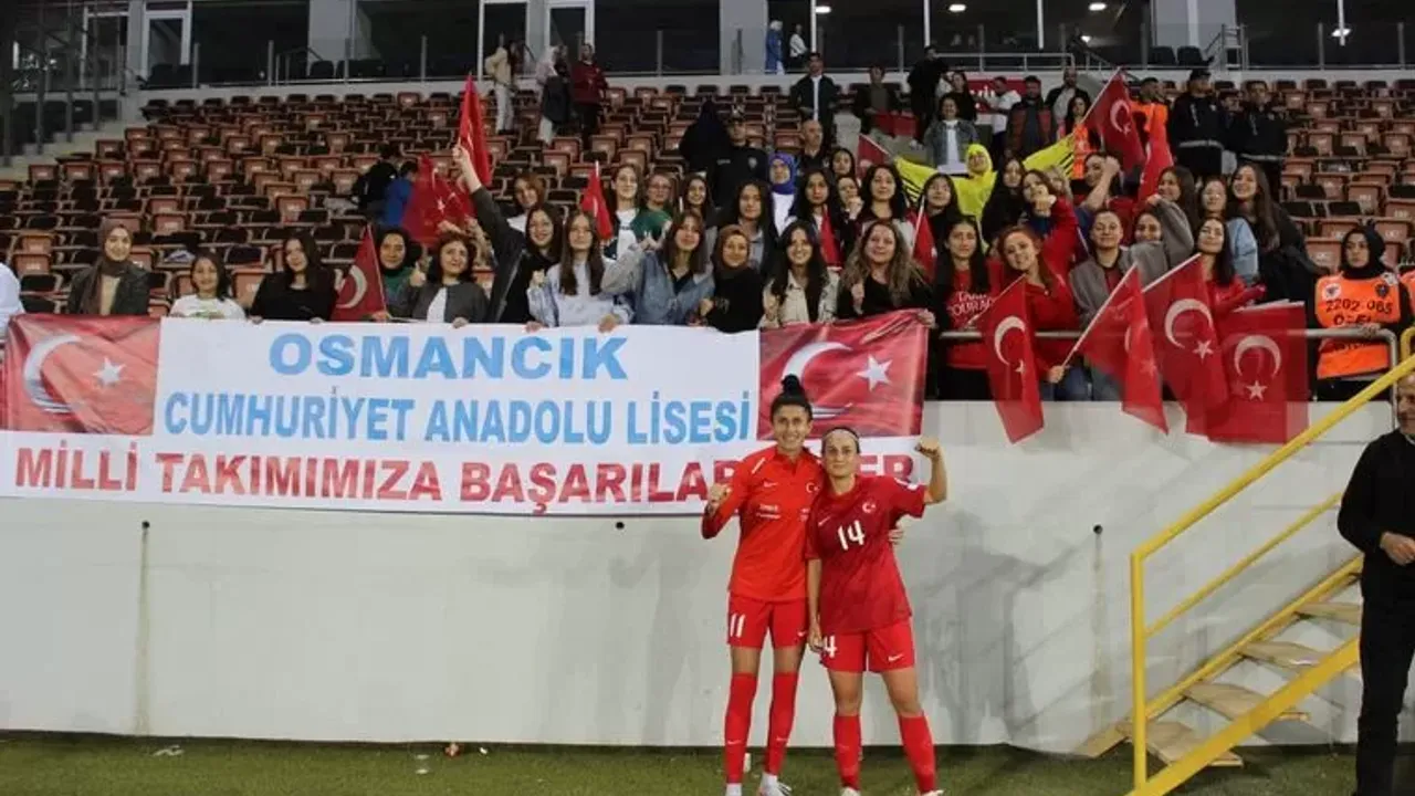 Cumhuriyet Anadolu Lisesi, A Milli Futbol Takımı'nın maçını izledi