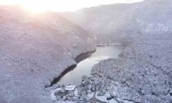 Boraboy Gölü’nde yağan karla kartpostallık manzaralar ortaya çıktı