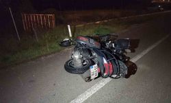 Hafif ticari aracın çarptığı motokurye hayatını kaybetti