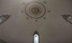 Tarihi camide Osmanlı kültürünü yansıtan motifler ve kalem işi bezemeler gün yüzüne çıkarıldı