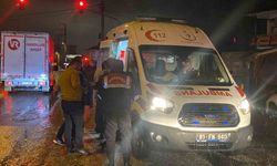 Servis minibüsü ile otomobil çarpıştı: 2 kişi yaralandı