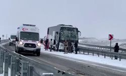 Yolcu otobüsü, kamyon çarpıştı: 2 ölü, 8 yaralı