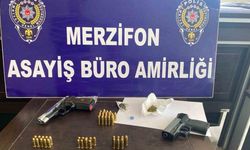 Merzifon’da polisten operasyon: 39 litre sahte içki, 5 tabanca ele geçirildi