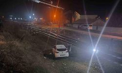 Polisten kaçarken demiryoluna uçtular: Otomobildeki 2 kişiye gözaltı