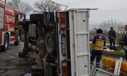 Samsun’da yoldan çıkan kamyon aydınlatma direğine çarptı: 4 yaralı