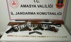Amasya’da gazinoya operasyonda 6 ruhsatsız silah ele geçirildi