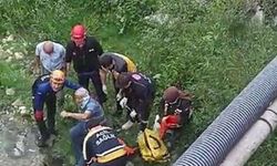 Yaslandığı korkuluk kırılınca köprüden düşen yaşlı adam yaralandı