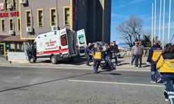Motosiklet yola devrildi: 2 yaralı