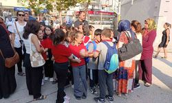 Amasya’da öğretmenleri değişen öğrenciler ve velilerinden okul bahçesinde protesto