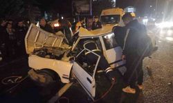 Trafik kazasında Tofaş otomobil hurdaya döndü: 4 yaralı