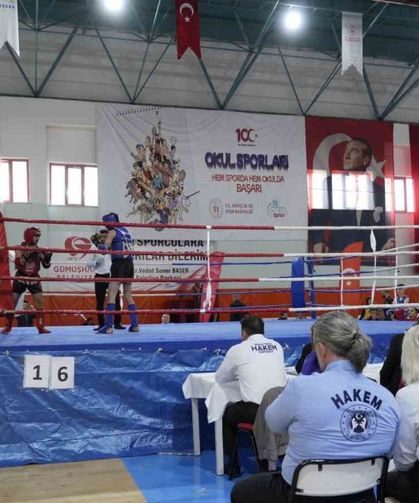 Gümüşhane’de okullar arası Muaythai Türkiye Şampiyonası kıyasıya mücadelelere sahne oluyor
