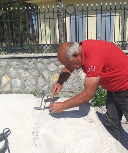 Osmancıklı Sadrazama Hitit Taş Kabartma Sanatıyla Anıt Mezar