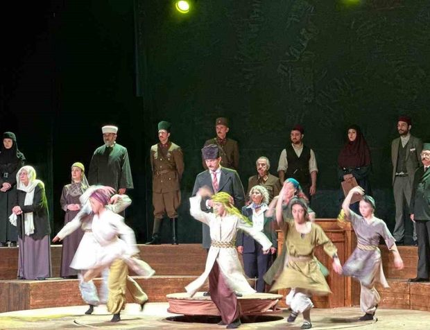 Samsun’da "Cumhuriyete Doğru" tiyatro oyunu sahnelendi