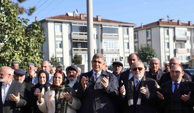 Depremde hasar gören cami