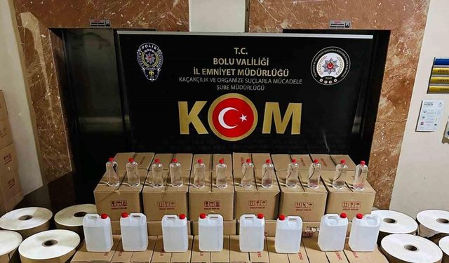 1498 litre etil alkol ve 112 bin metre sigara kağıdı ele geçirildi