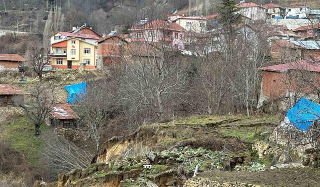 Tokat’ta bir köyde heyelan nedeniyle 39 hane boşaltıldı