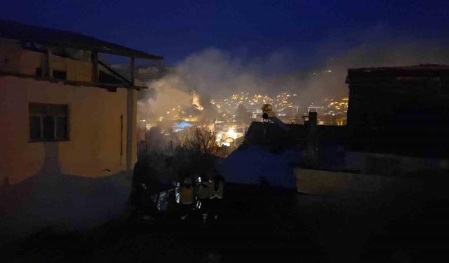 Tokat’ta çatı yangını büyümeden söndürüldü