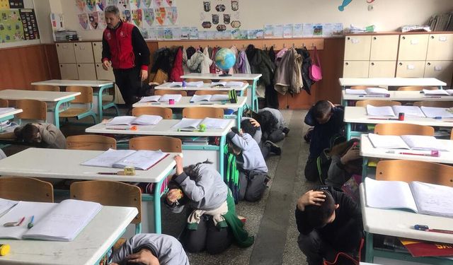 Osmancık AKUB’dan 3 bin öğrenciye deprem eğitimi