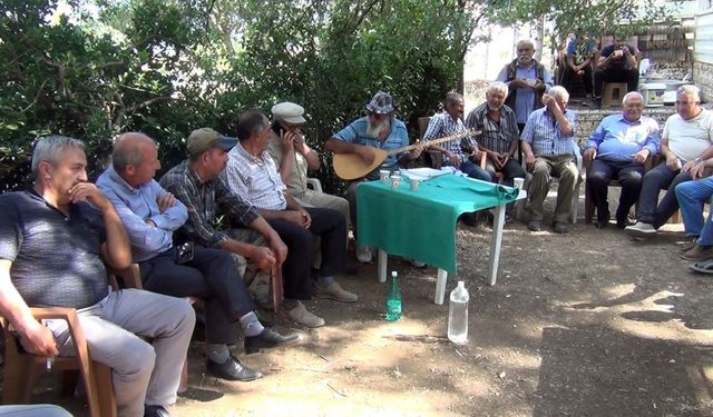 Mehmet Dede Tekkeli’ler aşure gününde bir araya geldi