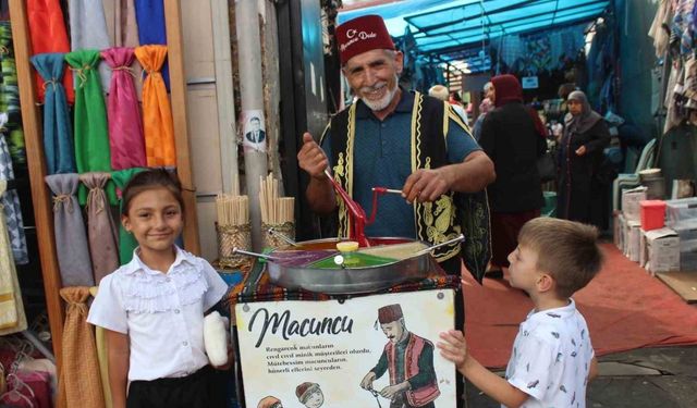 35 yıldır macun satarak geçimini sağlıyor