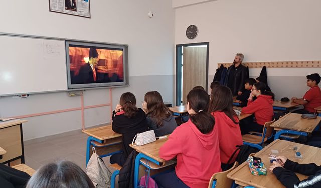 Cumhuriyetin temelleri öğrencilere filmle anlatıldı