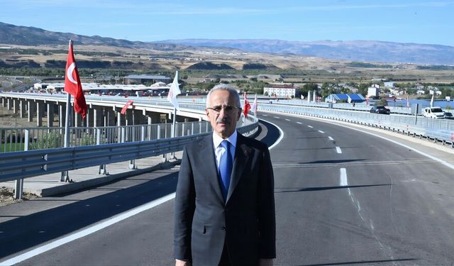 Bakan Uraloğlu: “177 kilometre motorcu dostu bariyer montajını tamamladık”