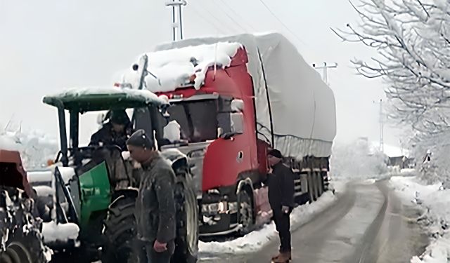 Karda Mahsur Kalan Çorumlu TIR Sürücüsü Kurtarıldı