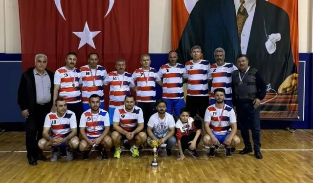 Osmancık'ta 100. yıl kupası İlçe Milli Eğitim Müdürlüğü'nün oldu