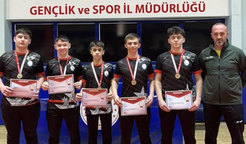 Liseli Badmintoncular Türkiye Finallerinde