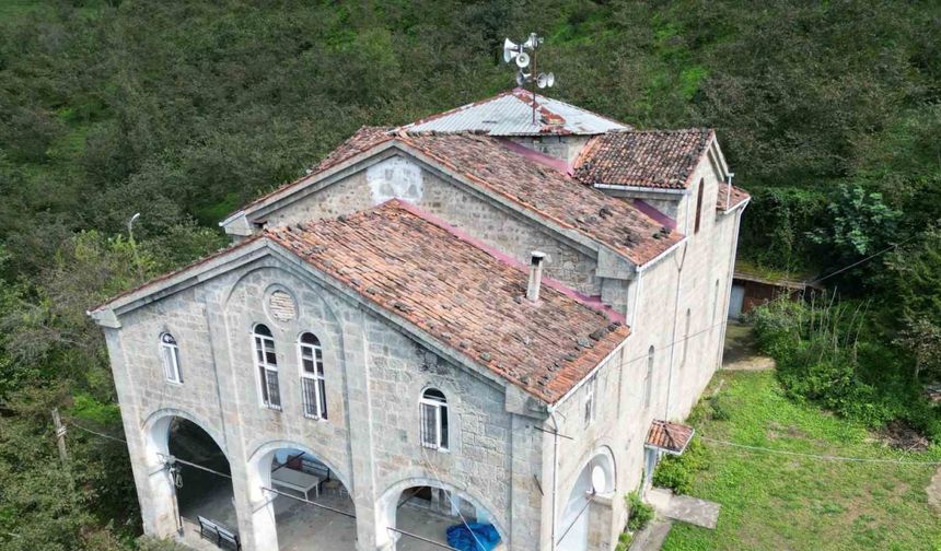 Yaklaşık bir asırdır cami olarak hizmet veriyor