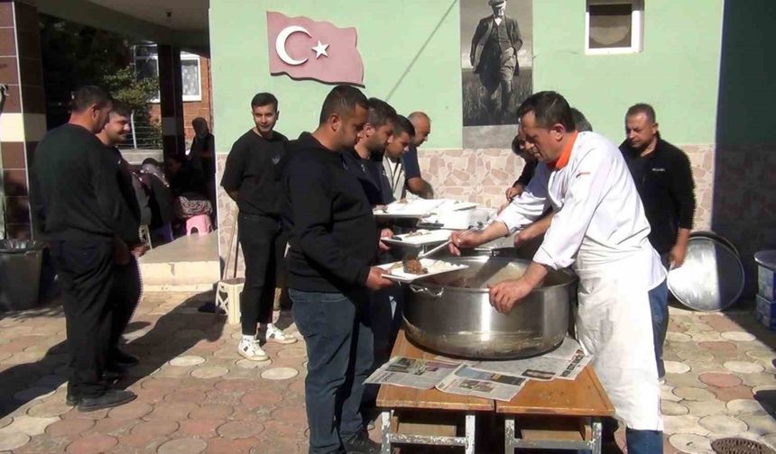 Kumbaba köyünde kurbanlar kesildi, şükür duaları yapıldı