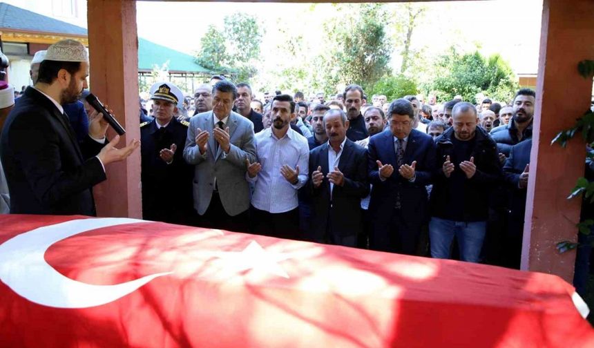 Madendeki göçükte hayatını kaybeden madenci son yolculuğuna uğurlandı