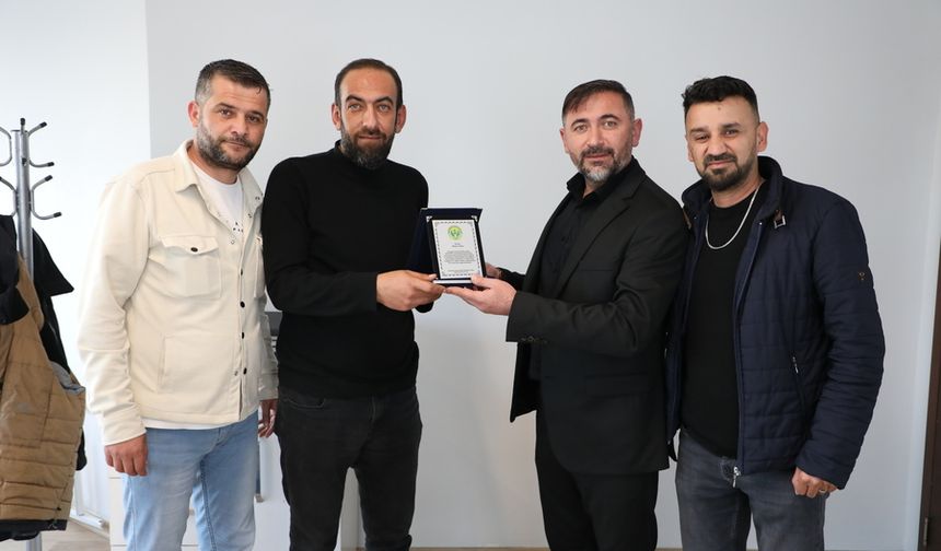 Alacagücü Spor'dan Basın Mensuplarına Plaket