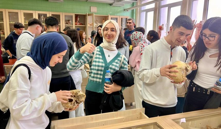 Fen Lisesi öğrencileri 19 Mayıs Üniversitesini gezdi!