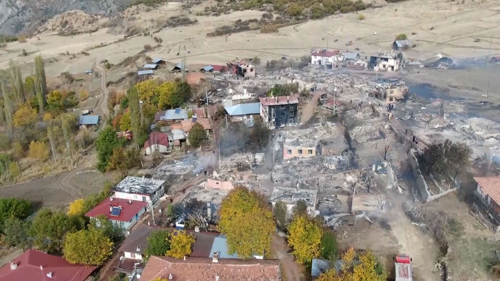 Bakan Yumaklı, 53 ev, ahır ve samanlığın yandığı köyde incelemelerde bulundu (2)