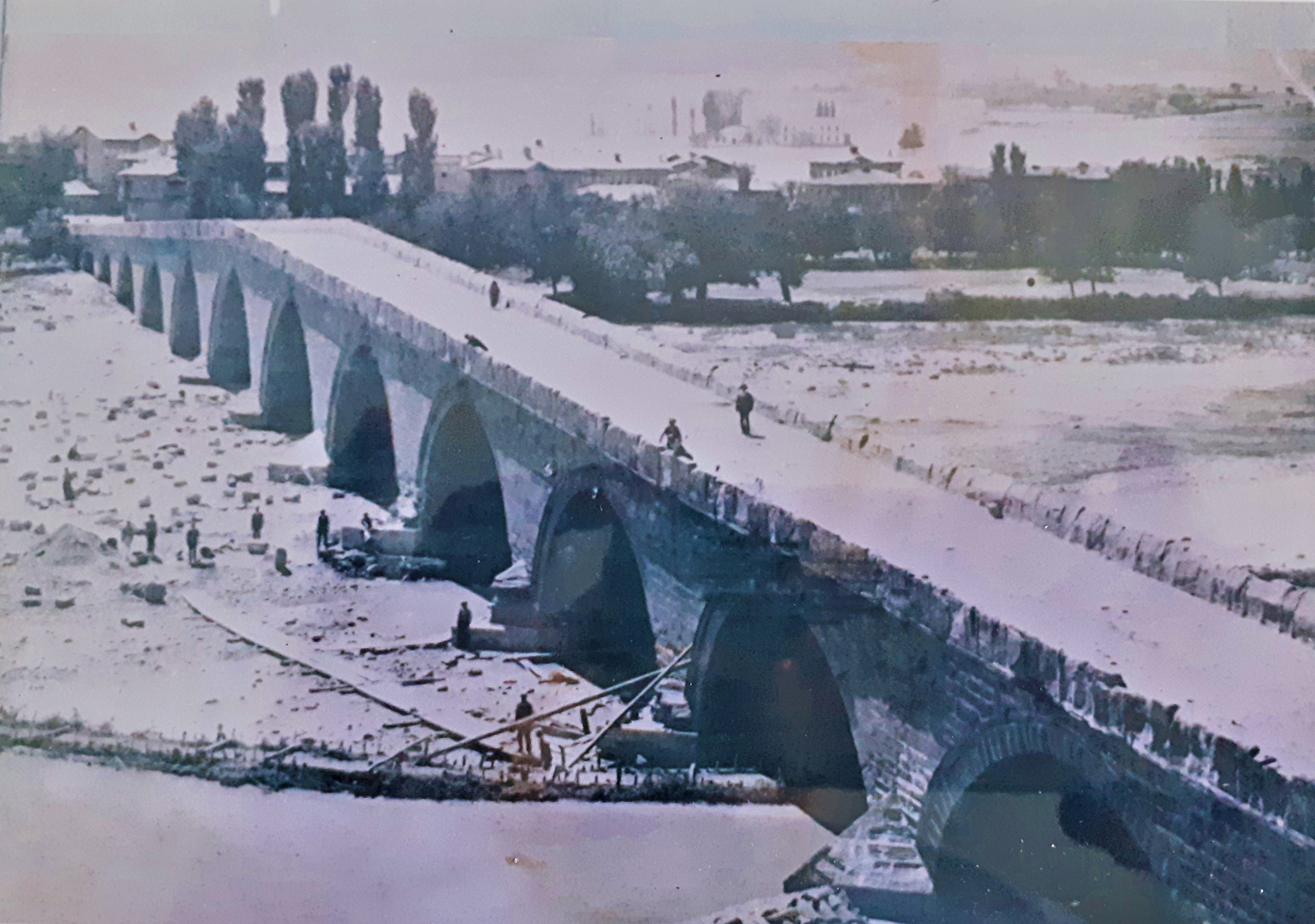 Koyunbaba Köprüsünün Restore Çalışmalarından bir an1938