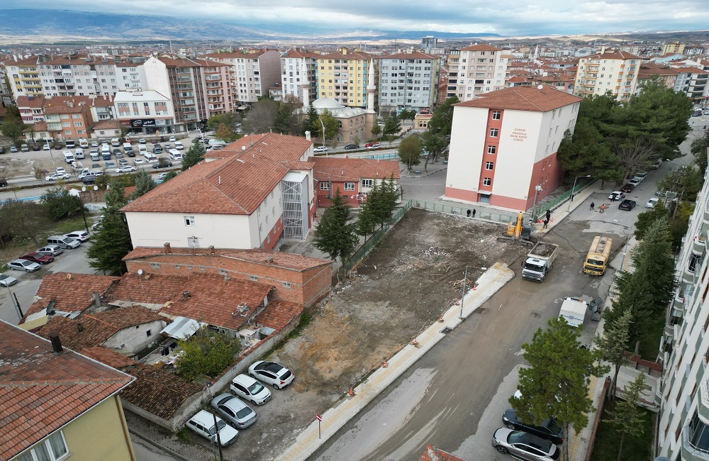 Belediye, İmam Hatip Lisesi bahçesini genişletiyor (3)