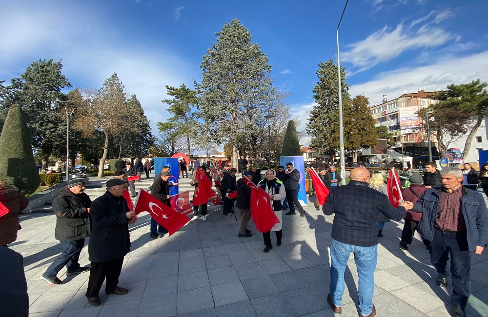 Belediyeden vatandaşlara Türk Bayrağı (3)