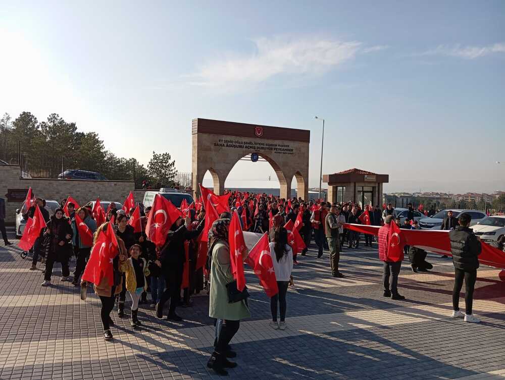 Çorum'da “Şehitlere Saygı” yürüyüşü (1)