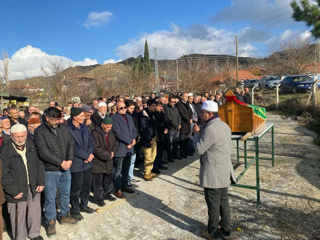 Çorumlu genç kız köyünde toprağa verildi-1