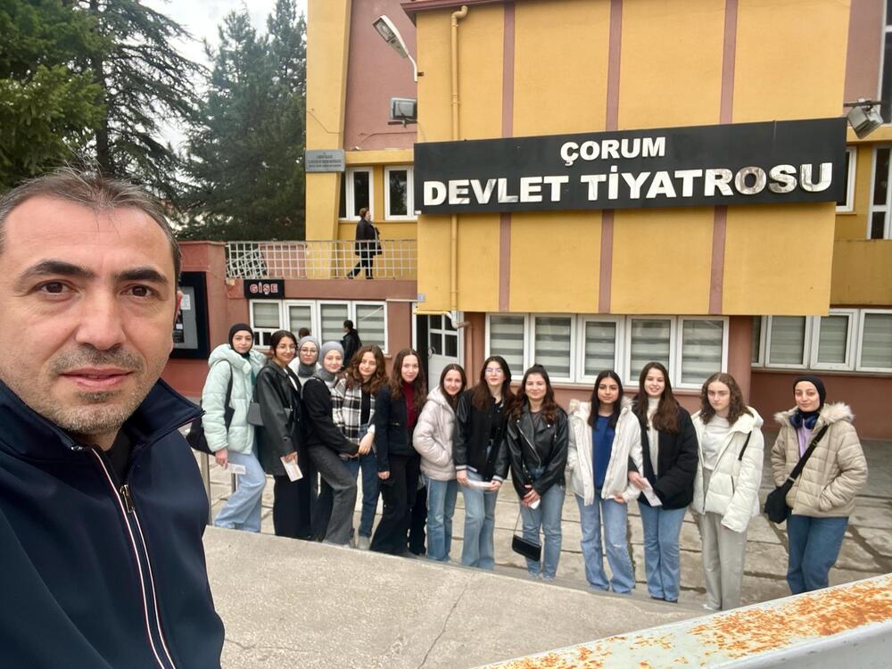 Osmancık Ömer Derindere Fen Lisesi Öğrencileri Kitaplar Adlı Oyunu Izledi (2)