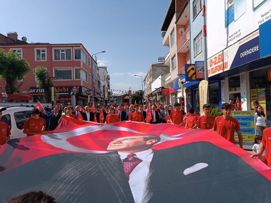 Atatürk Anıldı, Gençlik Bayramı Kutlandı (2)