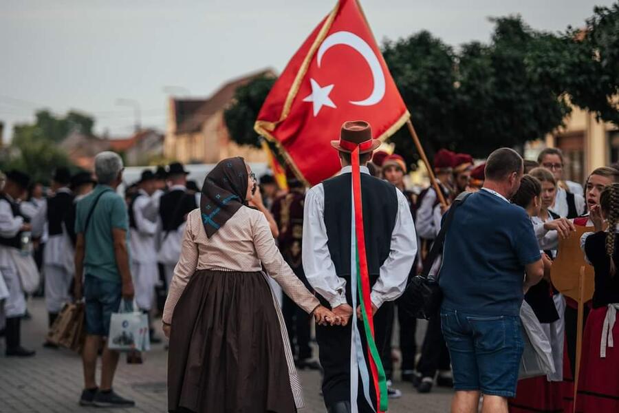 Çorum Belediyesi Halk Oyunları Topluluğu Türkiye’yi Temsil Etti (6)