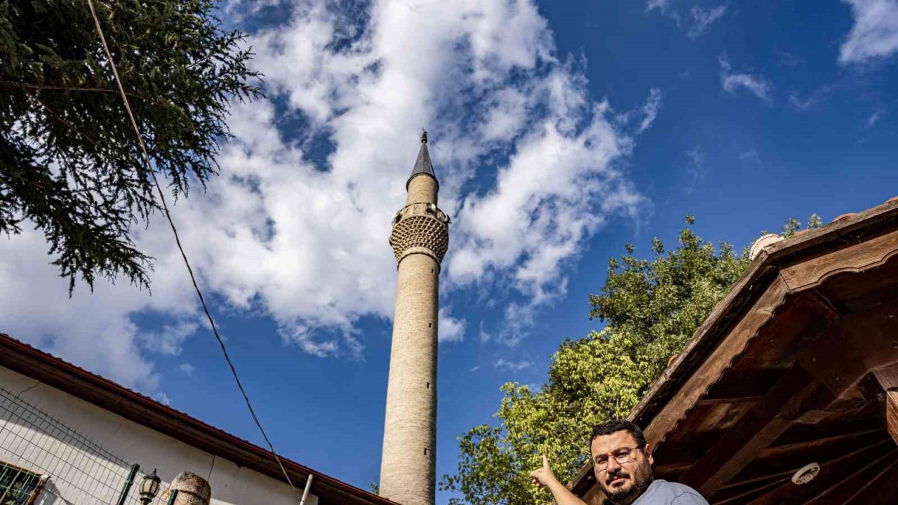 Sekiz Asırlık Cami Aslına Çevriliyor