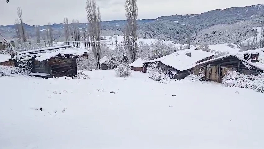 Osmancık'ta Köylüler Kar Yağışıyla Güne Uyandı (4)