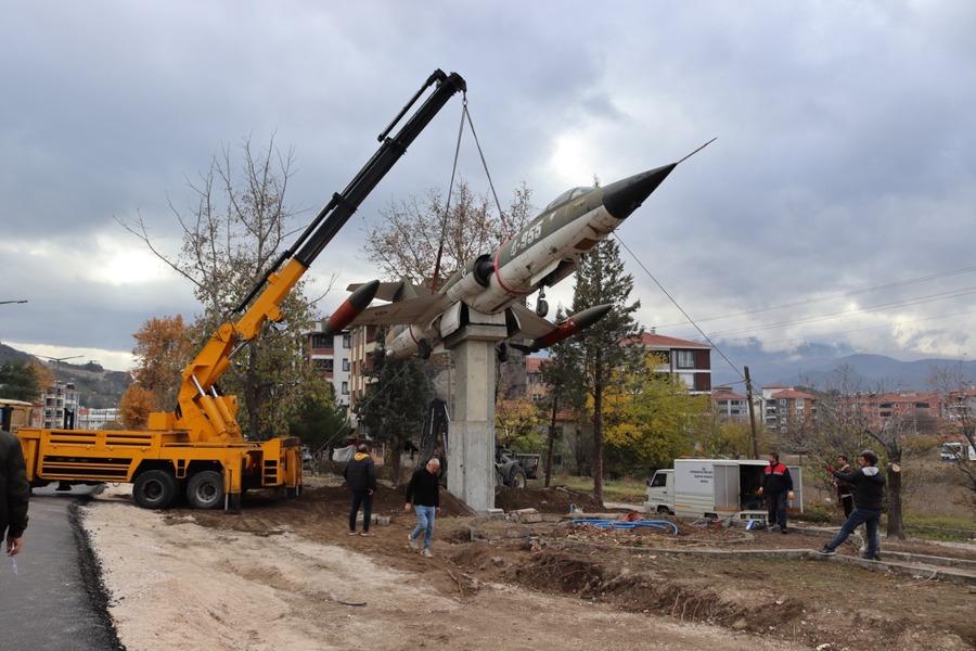 Osmancık’taki Savaş Uçağı Yeni Yerine Kondu (11)